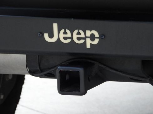 Used 2017 Jeep Wrangler Sport S AWD/4WD image 15