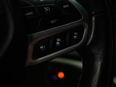 Used 2022 Chrysler Pacifica Limited FWD image 19