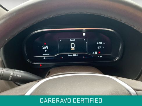 Certified 2022 GMC Yukon SLT w/ SLT Luxury Package AWD/4WD image 15
