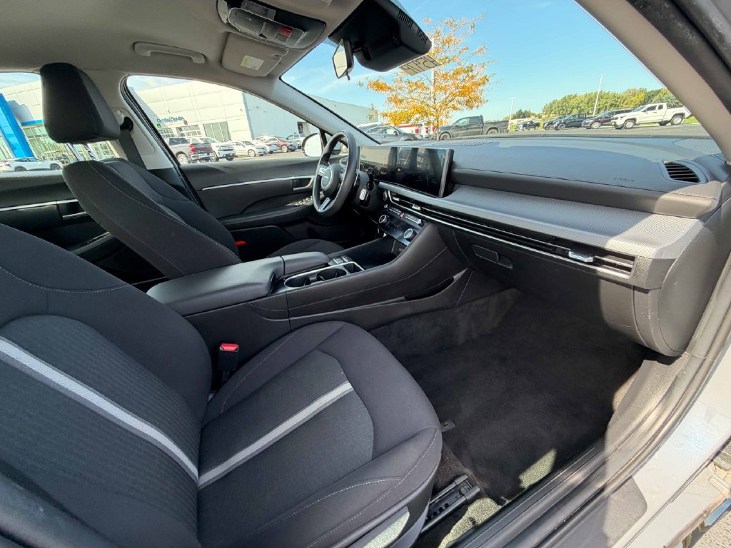 Used 2025 Hyundai Sonata SEL FWD image 24