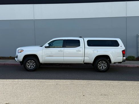 Used 2019 Toyota Tacoma SR5 AWD/4WD image 3