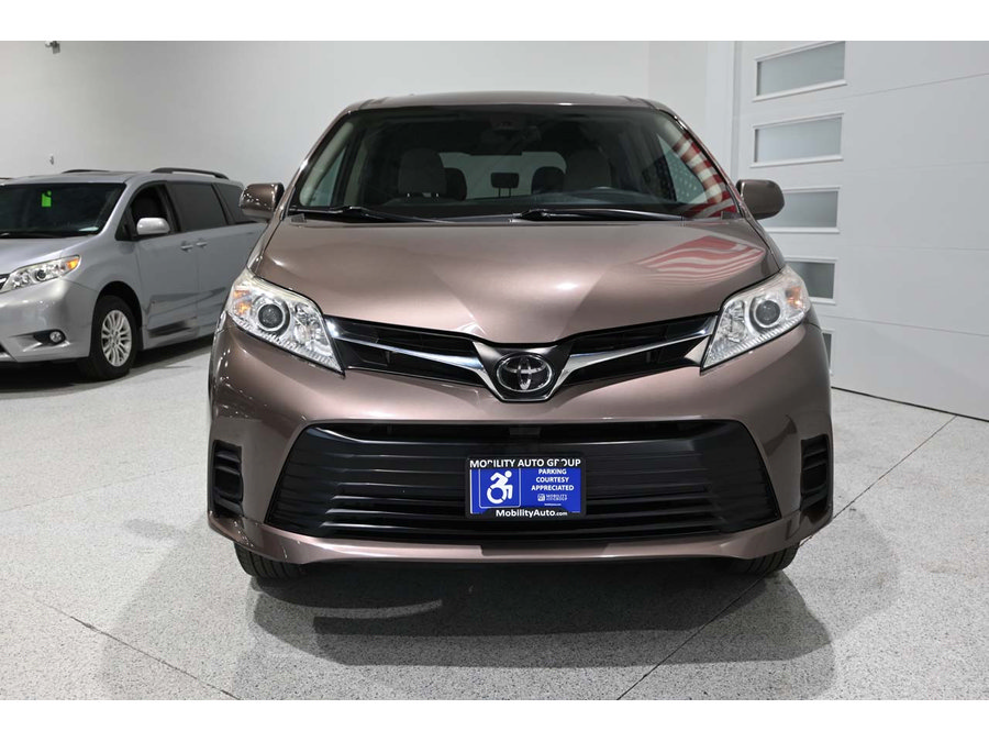Used 2020 Toyota Sienna LE FWD image 4