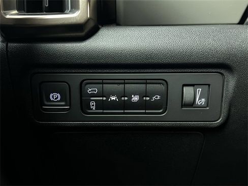 Used 2025 GMC Hummer EV 3X w/ LPO, Dark Essentials Package image 18