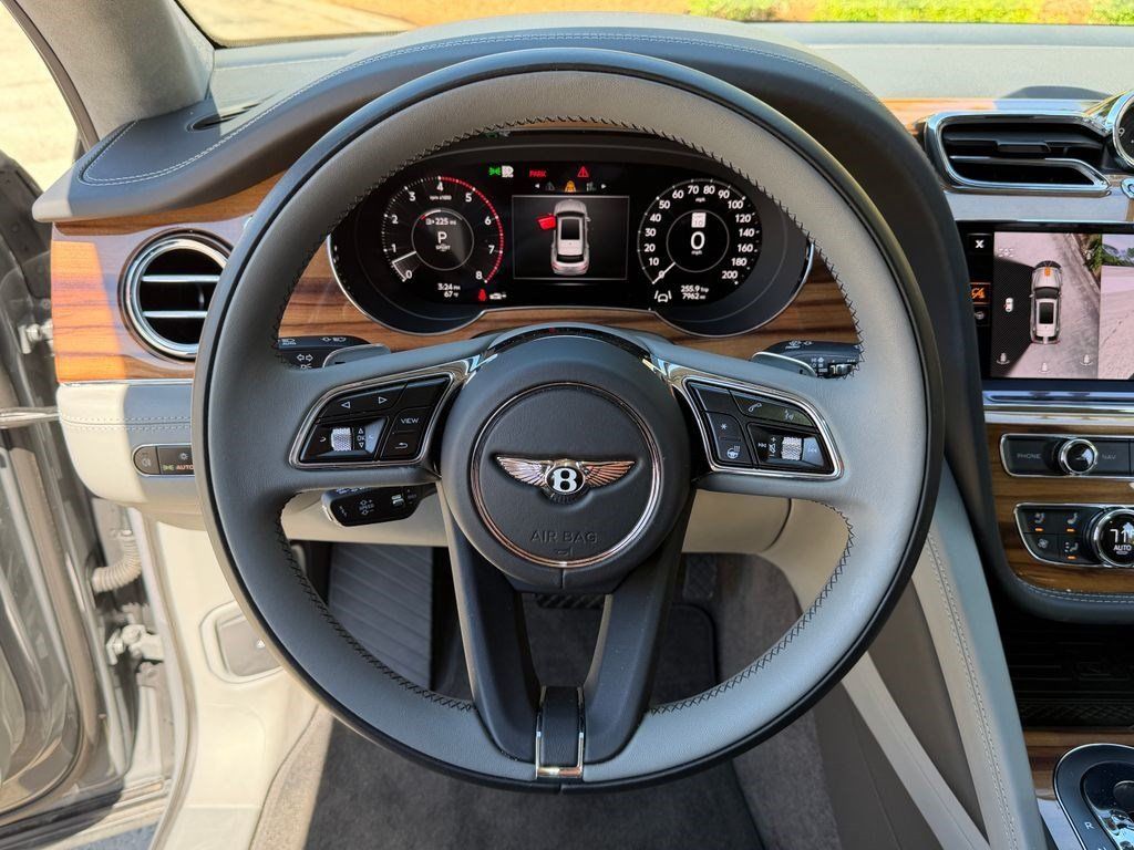Certified 2025 Bentley Bentayga AWD/4WD image 19