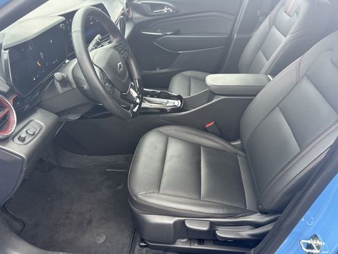 Certified 2024 Chevrolet Trax RS w/ Driver Confidence Package image 9