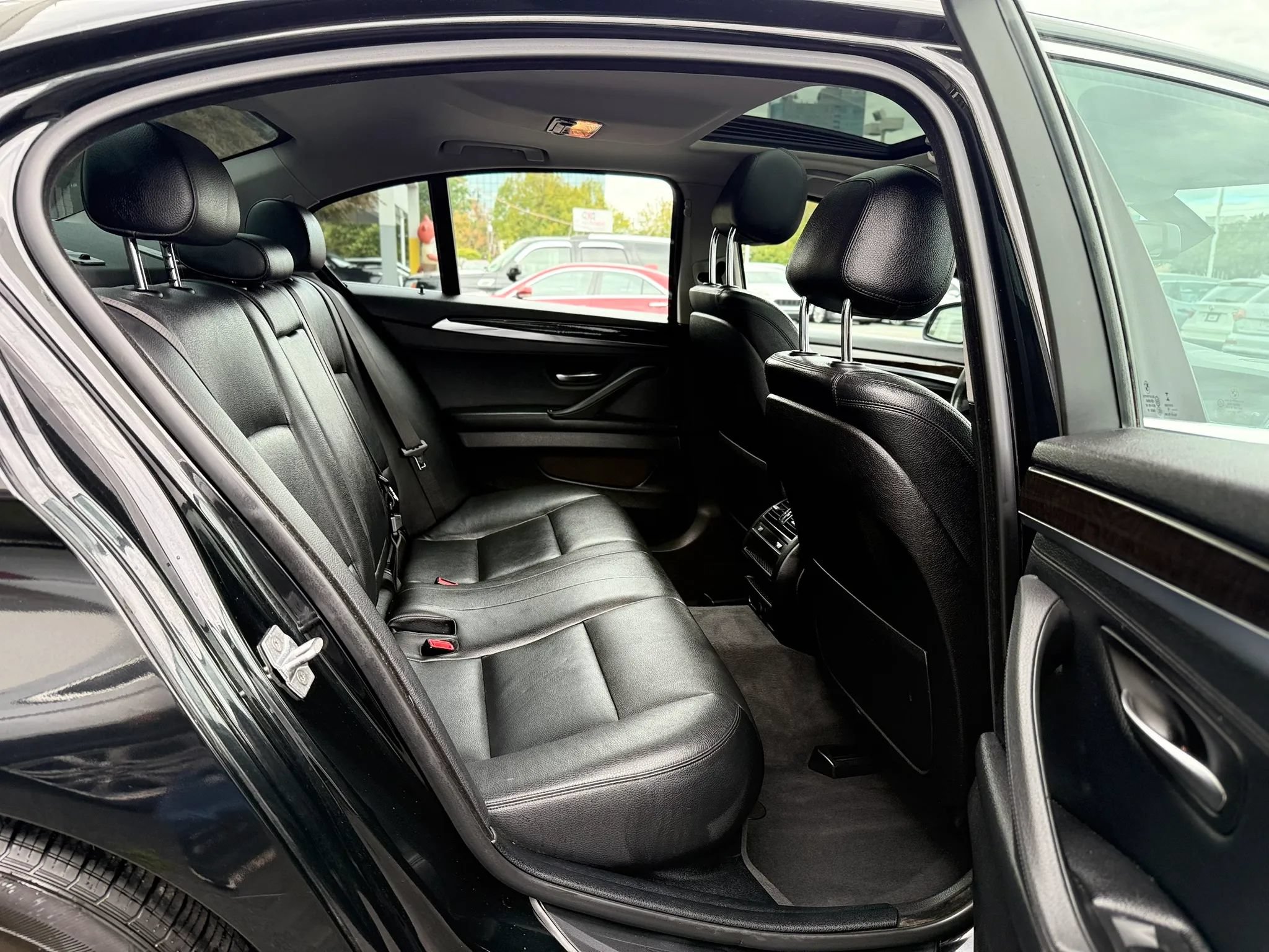 Used 2015 BMW 528i xDrive Sedan AWD/4WD image 32