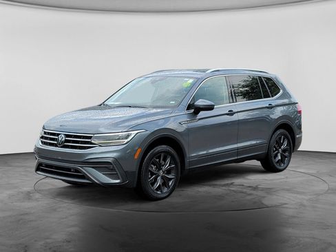 Used 2024 Volkswagen Tiguan SE AWD/4WD image 3