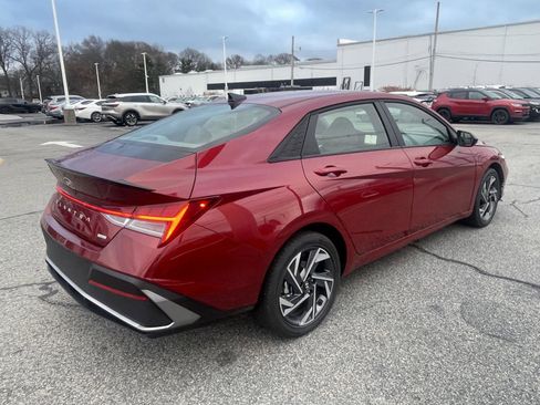 Used 2025 Hyundai Elantra SEL image 3