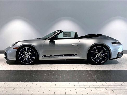 New 2026 Porsche 911 Carrera T image 2