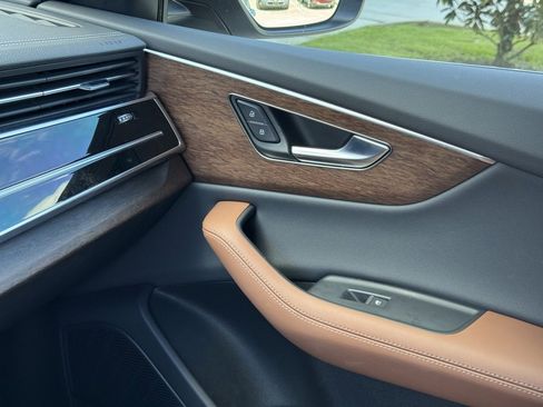 Used 2025 Audi Q8 Premium Plus image 36