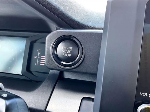 Certified 2025 Toyota Tacoma SR5 image 34