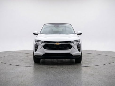 Used 2025 Chevrolet Trax LT w/ LT Convenience Package FWD image 2