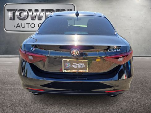 Used 2018 Alfa Romeo Giulia AWD image 5