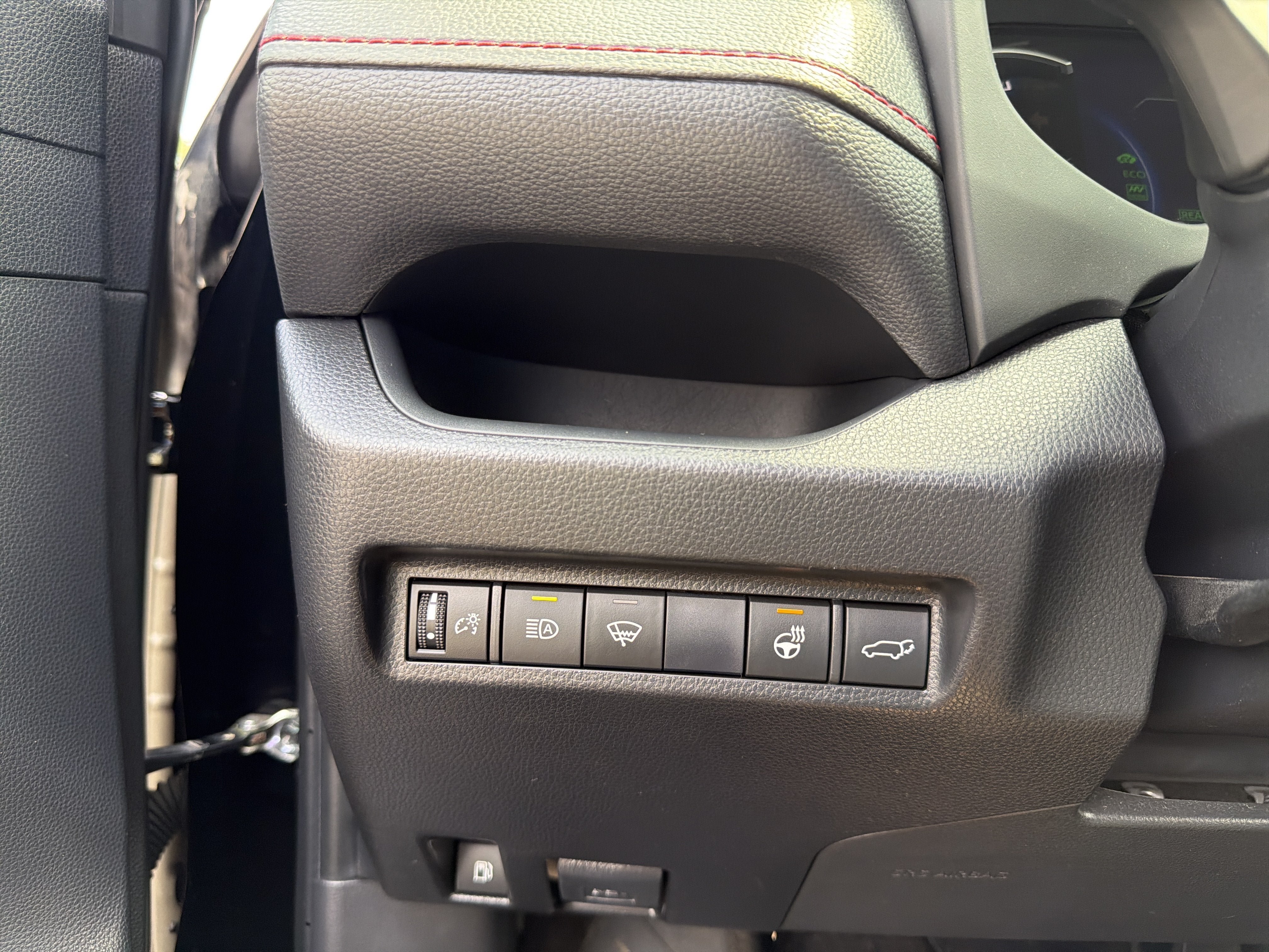 Used 2021 Toyota RAV4 SE w/ Weather & Moonroof Package AWD/4WD image 16