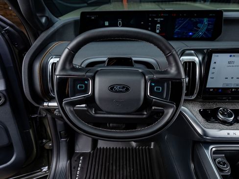 Used 2025 Ford Expedition Tremor image 19