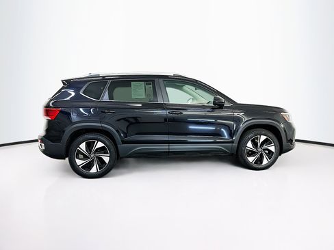 Used 2024 Volkswagen Taos SE w/ Panoramic Sunroof Package image 10