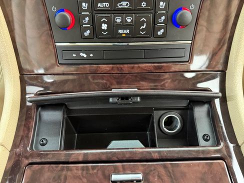 Used 2013 Cadillac Escalade Luxury AWD/4WD image 29