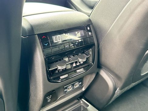 Used 2025 Jeep Grand Cherokee L Laredo RWD image 32