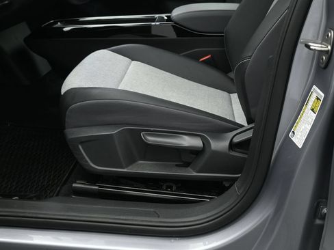 Used 2025 Volkswagen ID.4 Pro RWD image 9