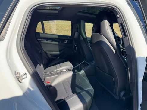 Used 2019 Porsche Panamera 4 image 10