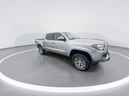 Used 2017 Toyota Tacoma SR5 image 2