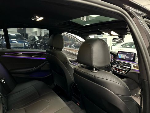 Used 2022 BMW 540i xDrive w/ M Sport Package image 39