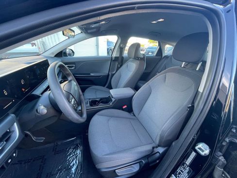 Used 2025 Kia K4 LXS image 35
