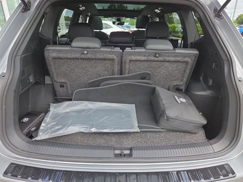 Certified 2023 Volkswagen Tiguan SE R-Line FWD image 10