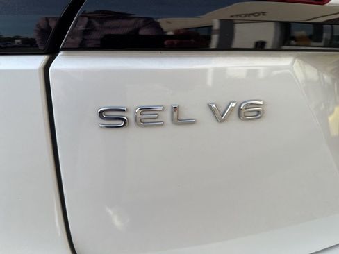 Used 2023 Volkswagen Atlas SEL R-Line image 2