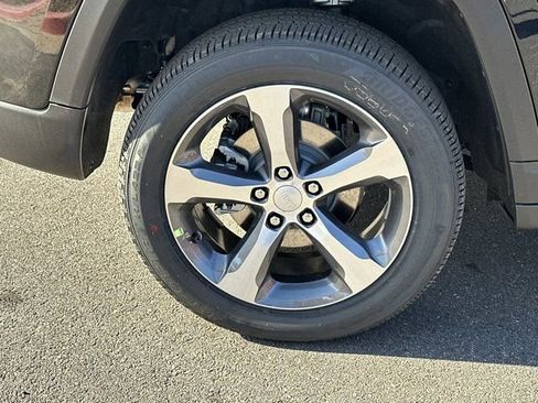 New 2025 Jeep Grand Cherokee Limited w/ Luxury Tech Group II image 24