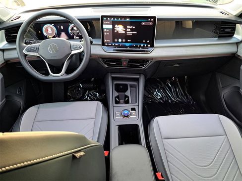 New 2026 Volkswagen Tiguan SE image 6