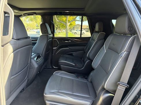 Used 2024 Cadillac Escalade Premium Luxury image 30