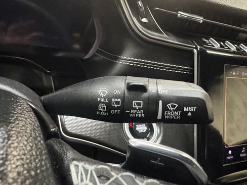Used 2025 Jeep Grand Cherokee Altitude AWD/4WD image 21