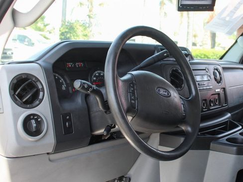 Used 2019 Ford E-350 and Econoline 350 Super Duty image 19