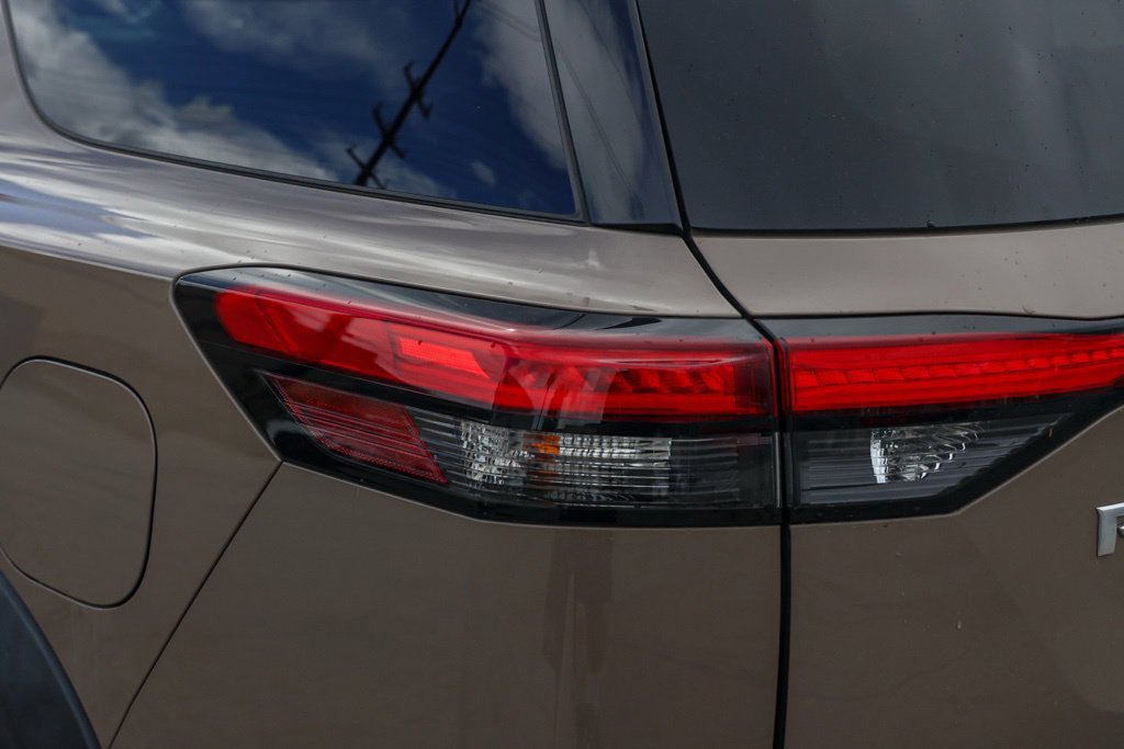 Used 2023 Nissan Pathfinder Platinum FWD image 8