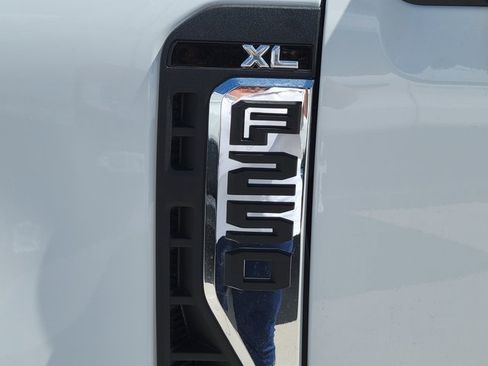New 2025 Ford F250 XL w/ FX4 Off-Road Package image 11