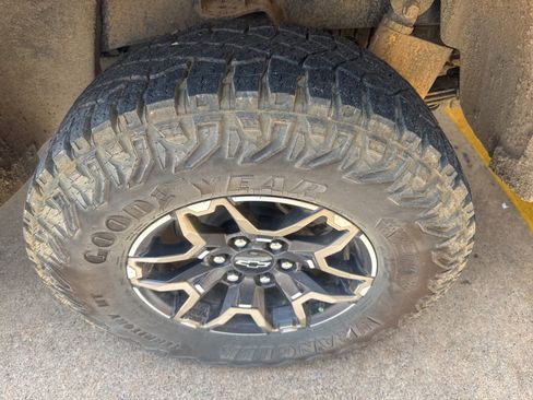 Used 2024 Chevrolet Colorado ZR2 w/ Safety Package AWD/4WD image 14