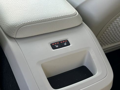 Used 2022 Volvo S60 B5 Momentum w/ Climate Package image 19