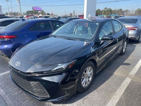 Certified 2025 Toyota Camry LE image 1
