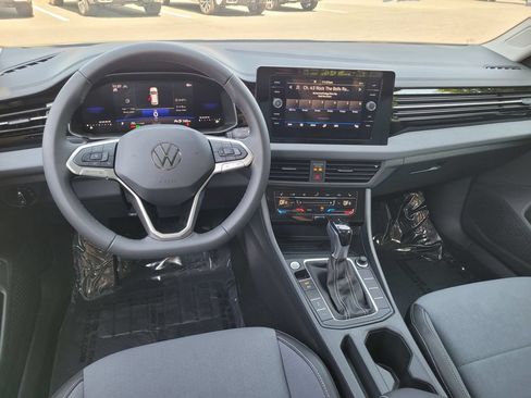 New 2026 Volkswagen Jetta SE FWD image 18