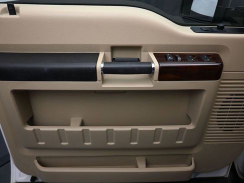 Used 2010 Ford F250 Lariat image 10
