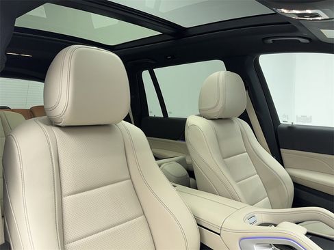 Used 2025 Mercedes-Benz GLS 450 4MATIC w/ AMG Line Exterior image 46