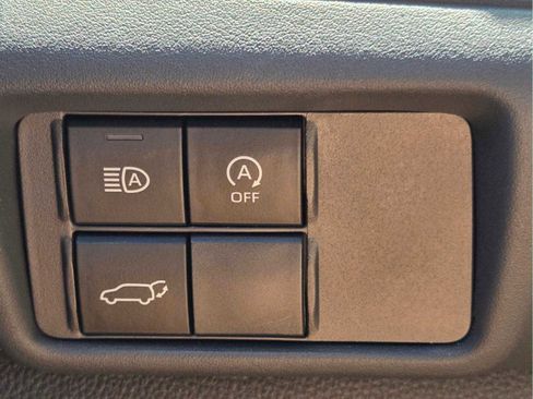 Used 2023 Toyota Highlander LE AWD/4WD image 33