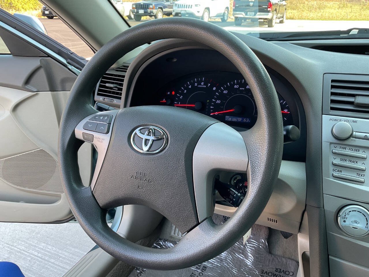 Used 2011 Toyota Camry LE FWD image 18