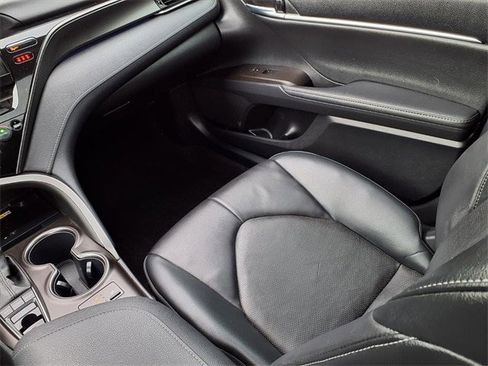 Used 2022 Toyota Camry XSE image 10
