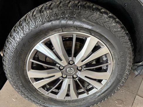 Used 2019 Nissan Pathfinder S image 11