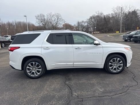 Used 2019 Chevrolet Traverse Premier image 2