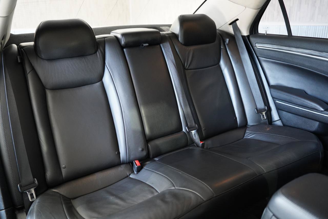 Used 2018 Chrysler 300 Touring L RWD image 34