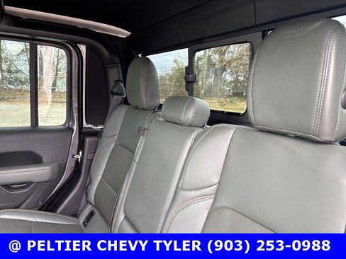 Used 2025 Jeep Gladiator Mojave image 20