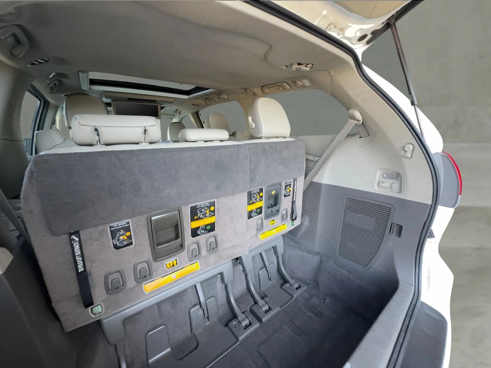 Used 2011 Toyota Sienna Limited w/ Premium Pkg AWD/4WD image 46